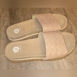 Yellow box Kaibee Tan Slip Ons Size 7.5